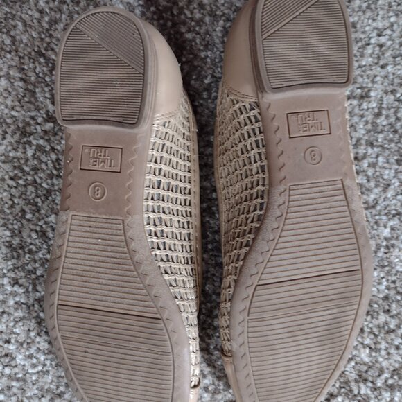 Time and Tru Memory Foam Womens Beige Woven Cap Toe Slip On Flats - Picture 3 of 5